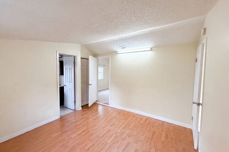 Photo 4 of 26 of 722 Virginia Ln, Apopka, FL