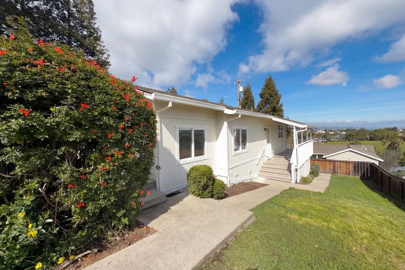 Photo 12 of 43 of 2291 Yale St, Martinez, CA