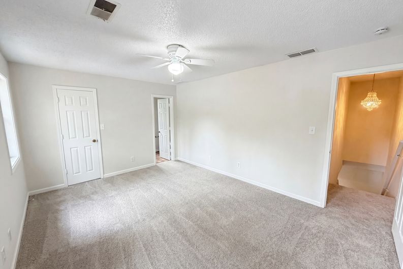 Photo 15 of 23 of 5073 Farm Valley Dr NE, Woodstock, GA
