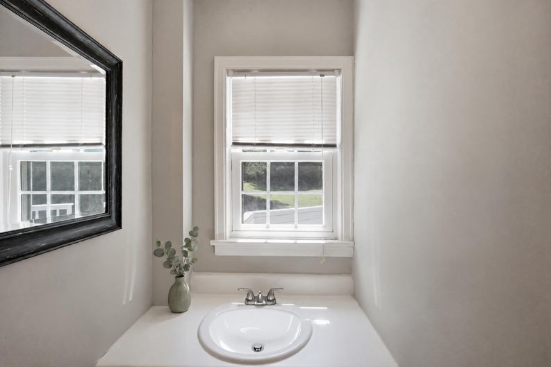 Photo 17 of 25 of 1347 Chalmette Dr NE, Atlanta, GA