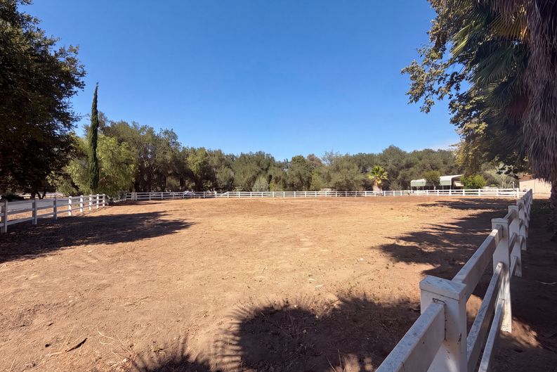 Photo 33 of 40 of 15408 Glentree Rd, Valley Center, CA