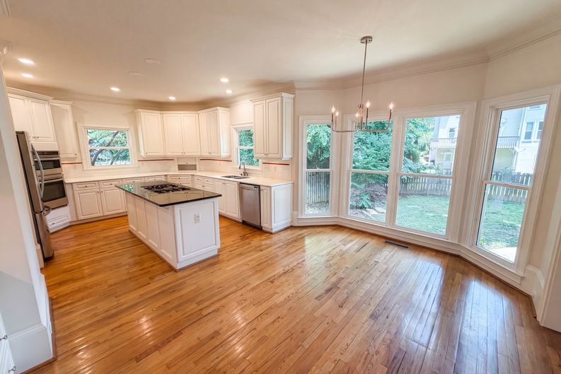 Photo 5 of 32 of 1984 Charrwood Ct, Marietta, GA