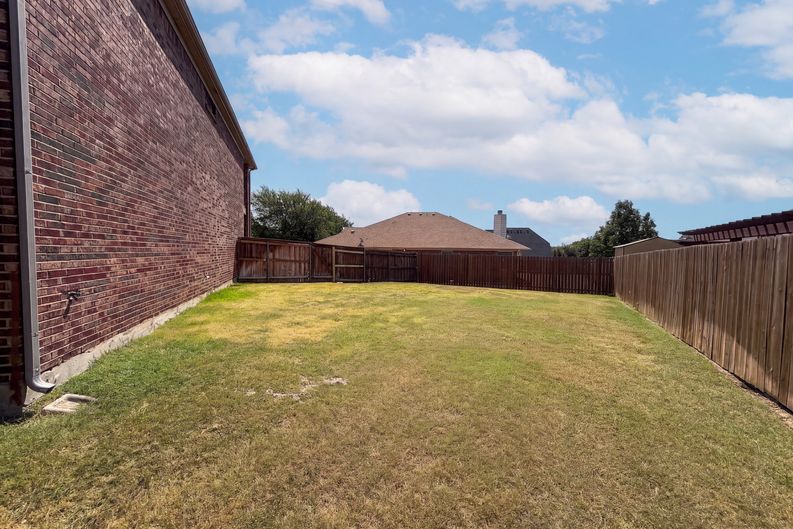 Photo 28 of 31 of 1402 Stone Oak Ct, Cedar Hill, TX