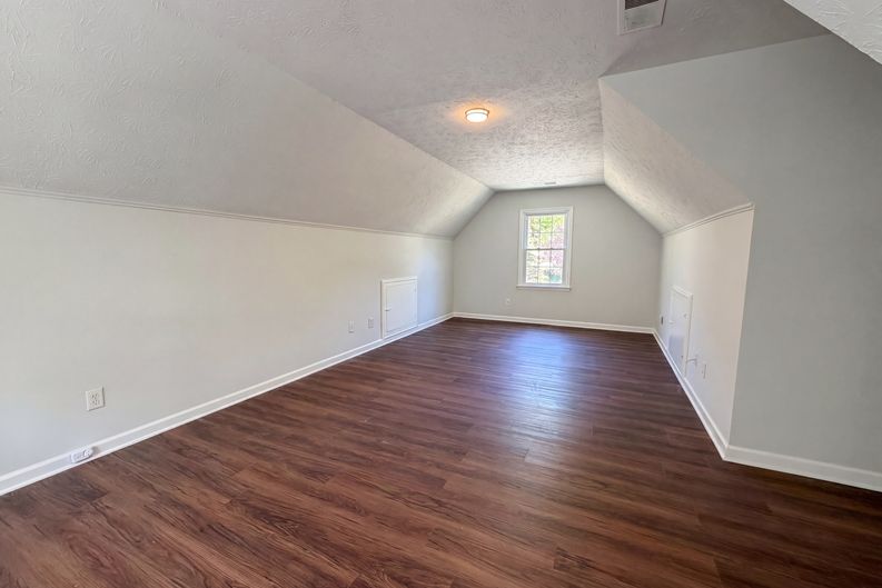 Photo 12 of 22 of 1033 Chestnut Hill Cir SW, Marietta, GA