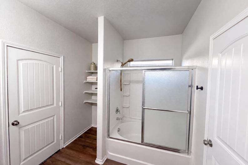 Photo 11 of 28 of 625 River Rock Dr, Azle, TX