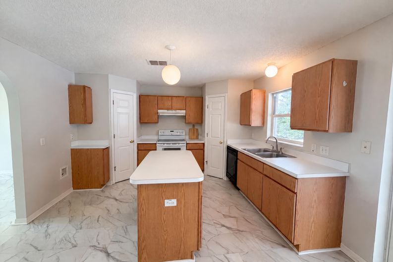 Photo 9 of 53 of 5191 Quintilis St, Spring Hill, FL