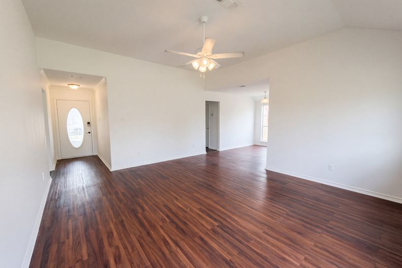 Photo 6 of 21 of 208 Comanche Trl, Alvarado, TX
