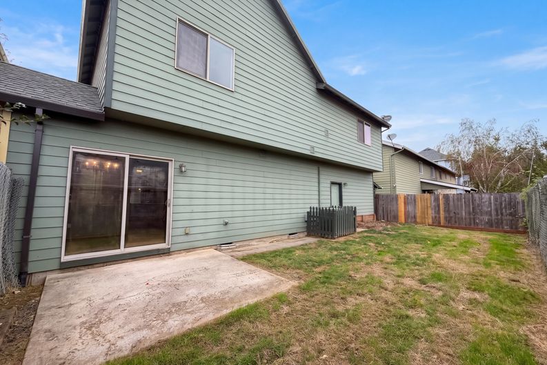 Photo 5 of 25 of 146 NE American Dr, McMinnville, OR