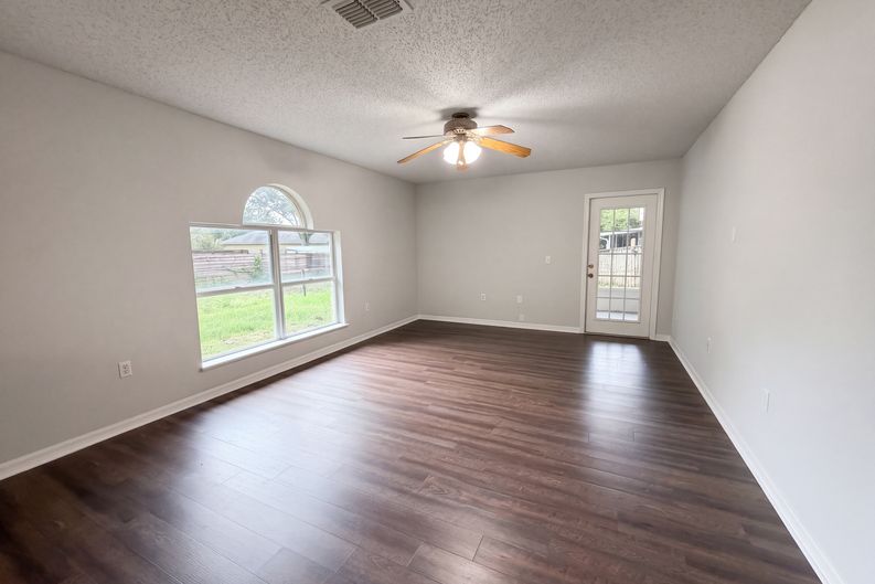 Photo 14 of 34 of 8215 Foxdale Dr, Jacksonville, FL