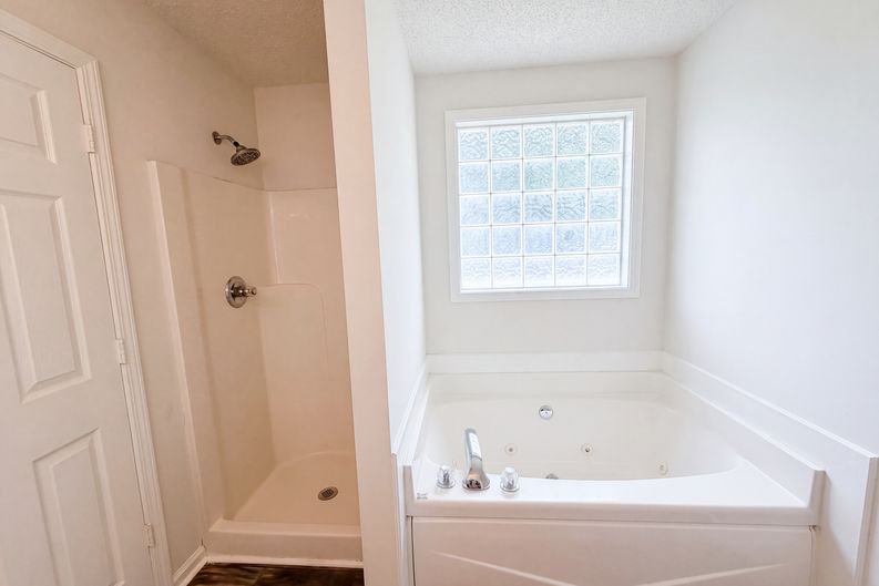Photo 10 of 17 of 3609 Millington Dr, Clarksville, TN