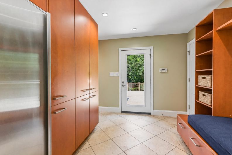 Photo 25 of 87 of 3135 Spalding Dr, Sandy Springs, GA