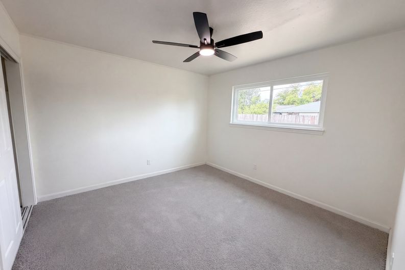 Photo 11 of 22 of 7550 Tamoshanter Way, Sacramento, CA