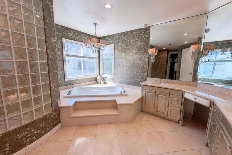 Photo 13 of 31 of 17109 Santa Cruz Ct, Yorba Linda, CA
