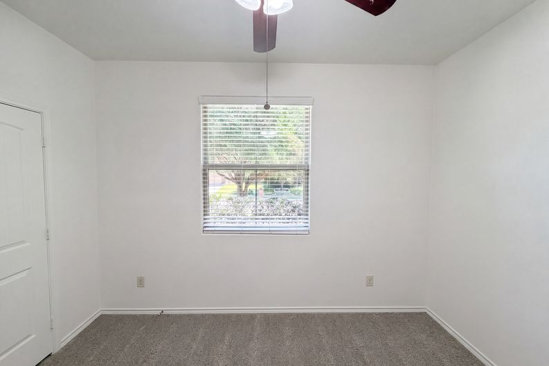 Photo 9 of 20 of 1108 Edgewater Dr, Azle, TX