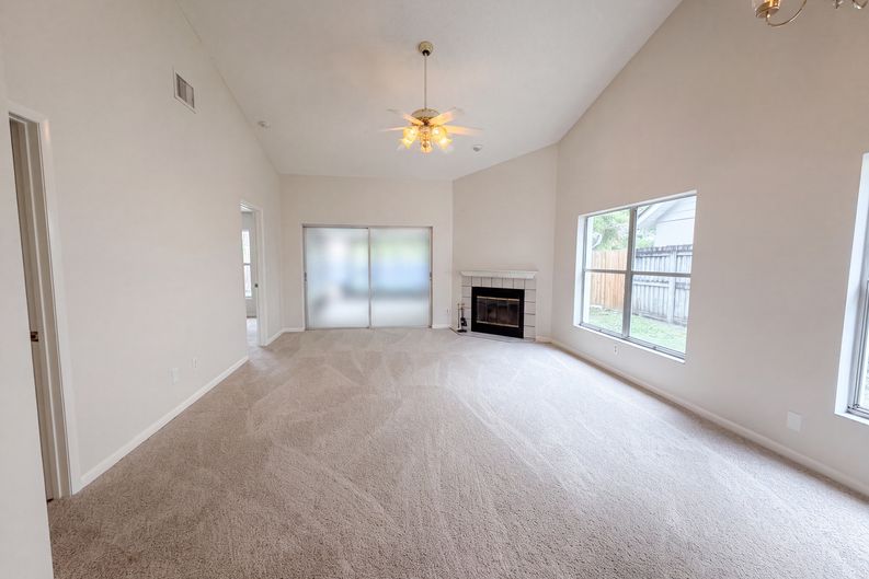Photo 3 of 18 of 8613 Cottonway Ln, Tampa, FL