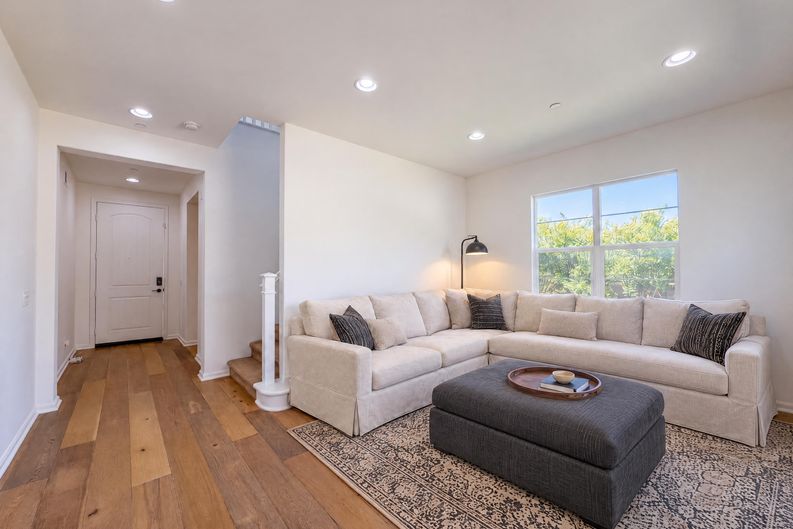 Photo 3 of 31 of 21981 Propello Dr, Santa Clarita, CA