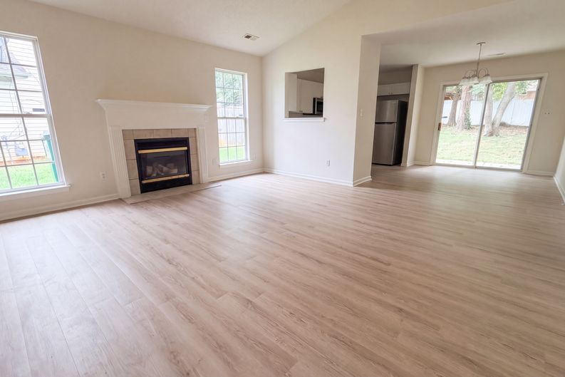 Photo 3 of 16 of 5006 Elizabeth Rd, Charlotte, NC
