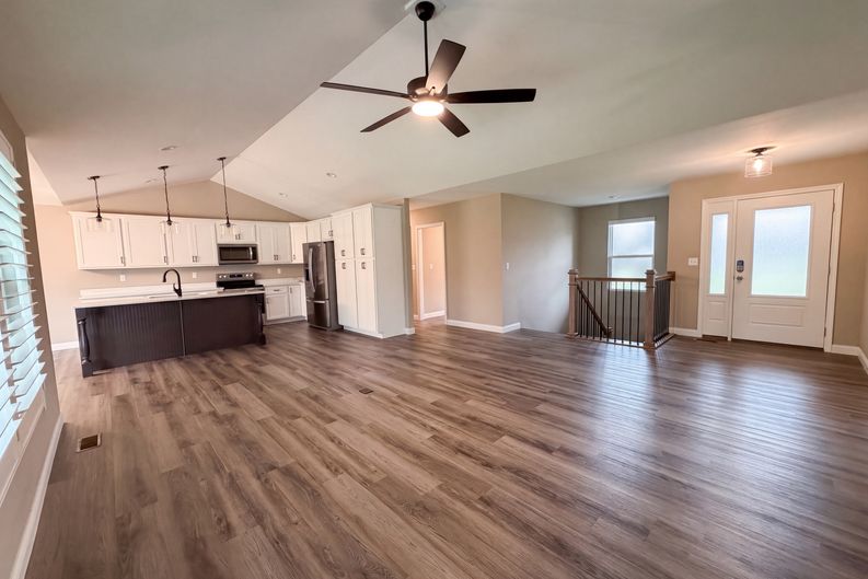 Photo 3 of 20 of 217 Emerald Way W, Granite City, IL