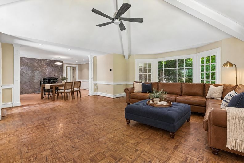Photo 37 of 87 of 3135 Spalding Dr, Sandy Springs, GA