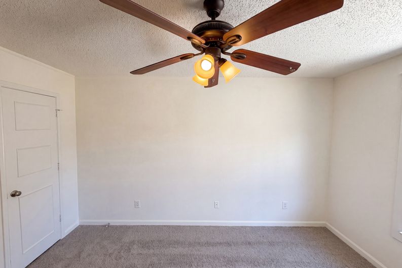Photo 10 of 19 of 6612 Lakeside Dr, Lake Worth, TX