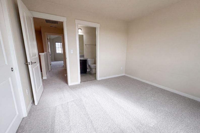 Photo 10 of 21 of 28428 SW Villebois Dr N, Wilsonville, OR