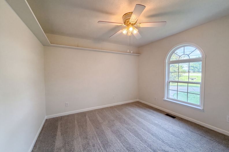 Photo 12 of 27 of 807 W Thompson Ln, Murfreesboro, TN