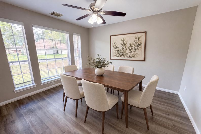 Photo 9 of 21 of 12159 Hawthorne Dr, Montgomery, TX