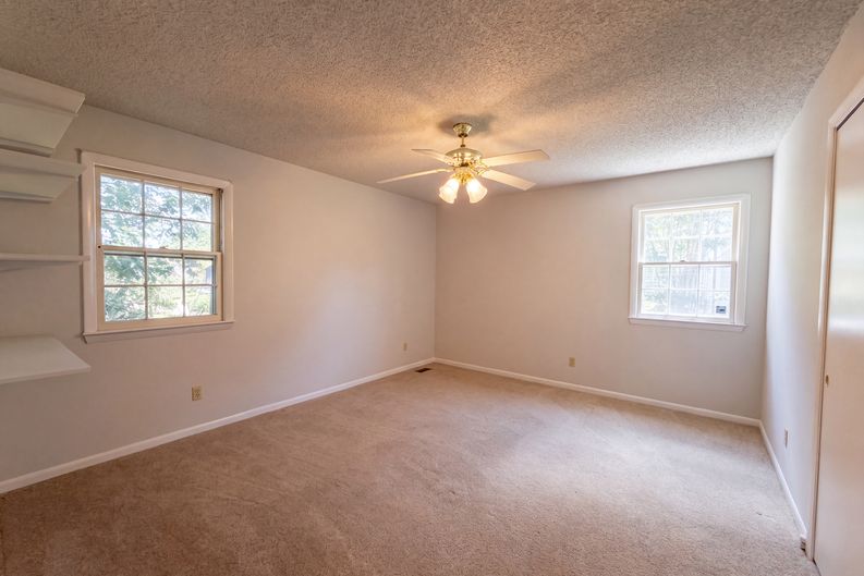 Photo 12 of 16 of 2101 Fordham Dr, Fayetteville, NC