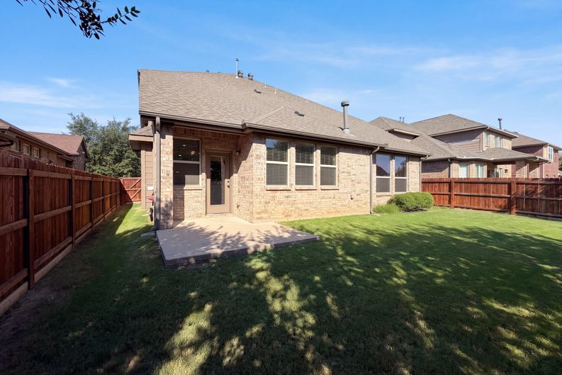 Photo 5 of 29 of 8152 Black Sumac Dr, Fort Worth, TX