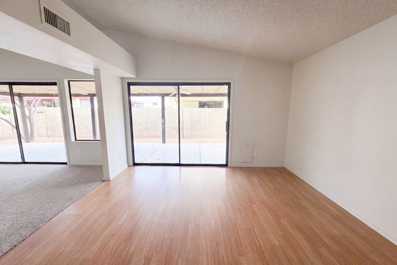 Photo 10 of 30 of 10020 W Montecito Ave, Phoenix, AZ