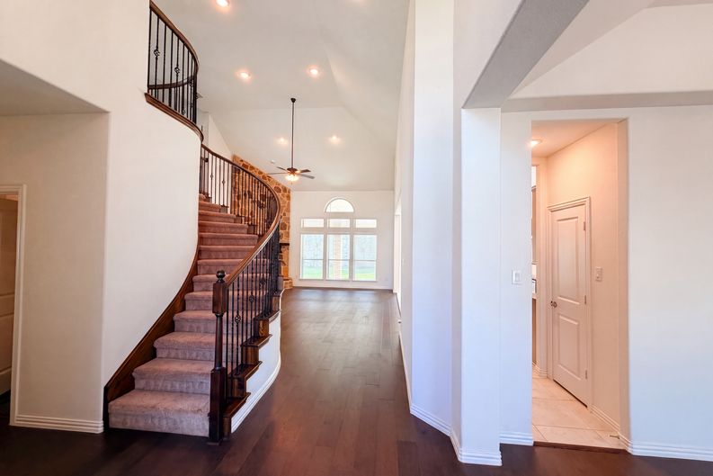 Photo 11 of 34 of 4305 Curlew Ln, Garland, TX