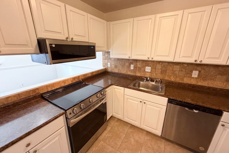 Photo 11 of 20 of 1625 Merry Oaks Rd, Charlotte, NC
