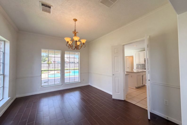 Photo 6 of 30 of 2854 Everett Dr, Friendswood, TX