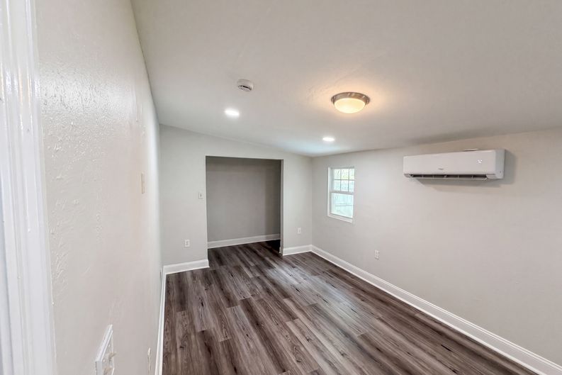 Photo 4 of 21 of 1502 Daroca Dr, Deltona, FL