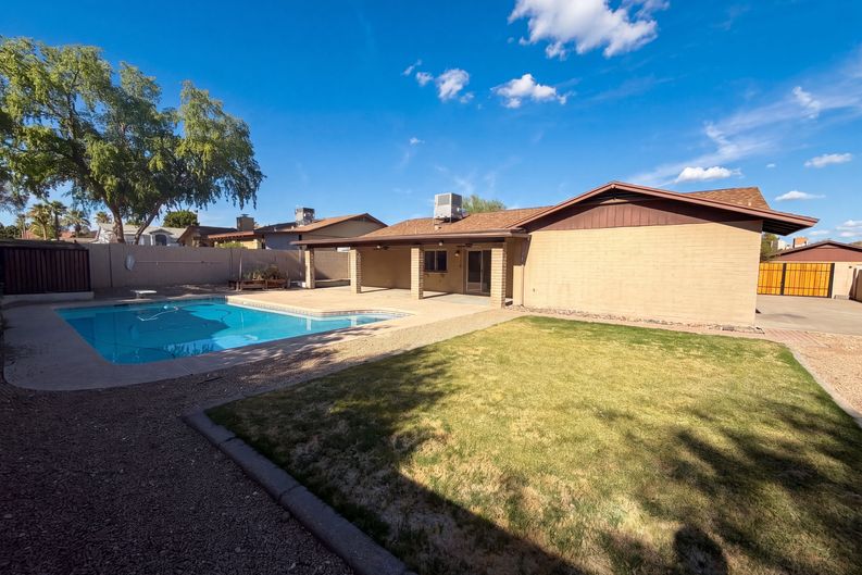 Photo 5 of 24 of 16207 N 11th Pl, Phoenix, AZ