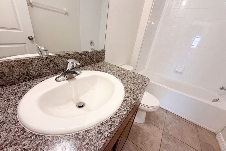 Photo 16 of 42 of 10448 Carloway Hills Dr, Wimauma, FL