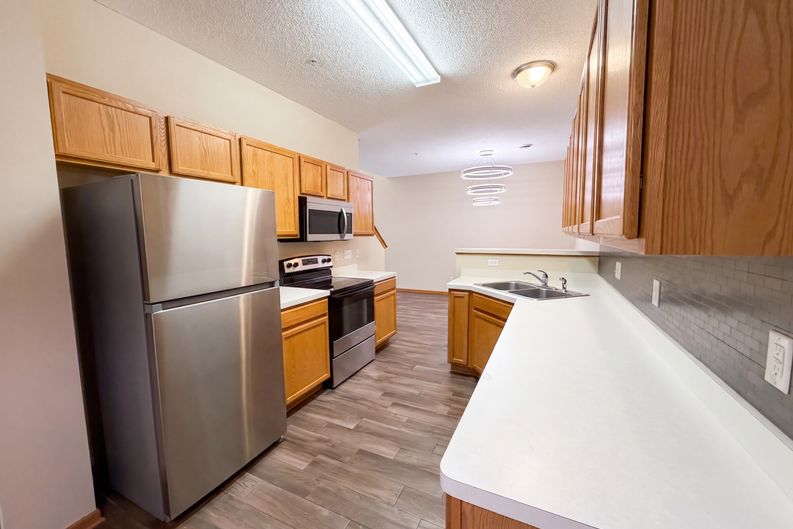 Photo 11 of 23 of 5070 Holly Ln N, Plymouth, MN