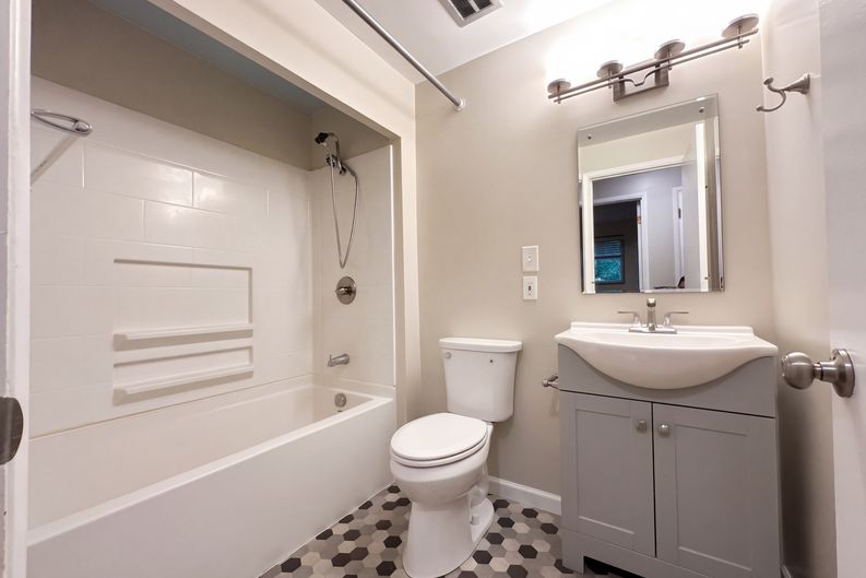 Photo 18 of 25 of 10401 NE 130th St, Kirkland, WA