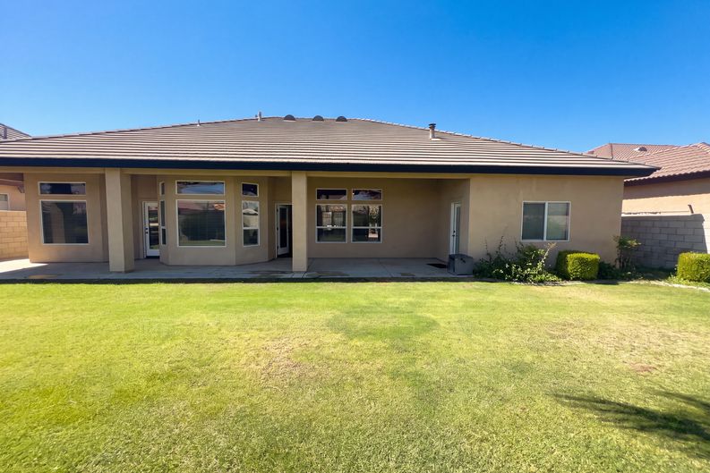 Photo 5 of 35 of 11904 Kenseth St, Bakersfield, CA