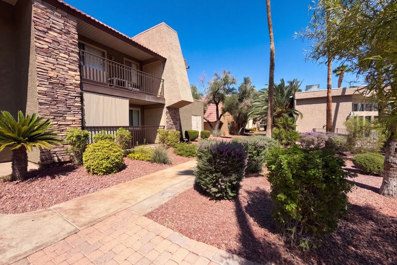Photo 13 of 18 of 5098 River Glen Dr, Las Vegas, NV