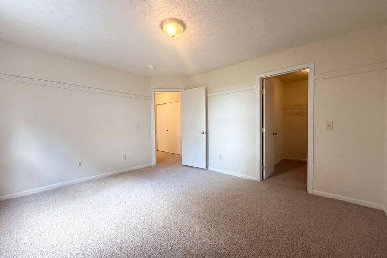 Photo 17 of 29 of 4625 Kenross Dr, Columbus, OH