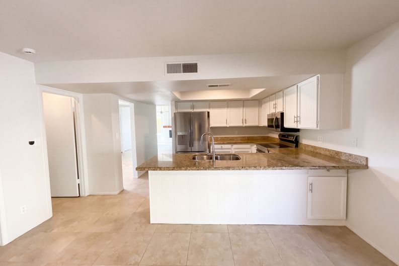 Photo 24 of 32 of 4038 W Mercer Ln, Phoenix, AZ