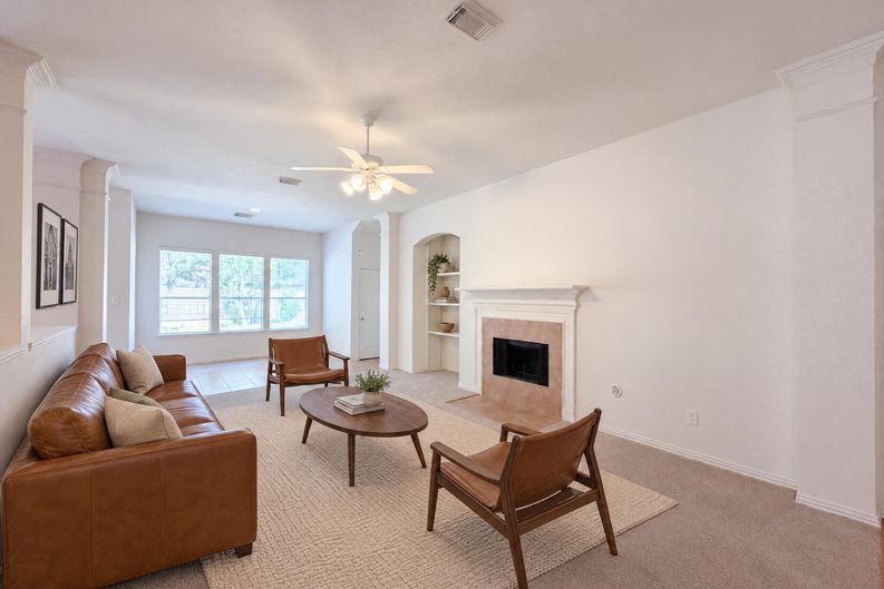 Photo 3 of 24 of 5307 Chatham Hill Ln, Houston, TX