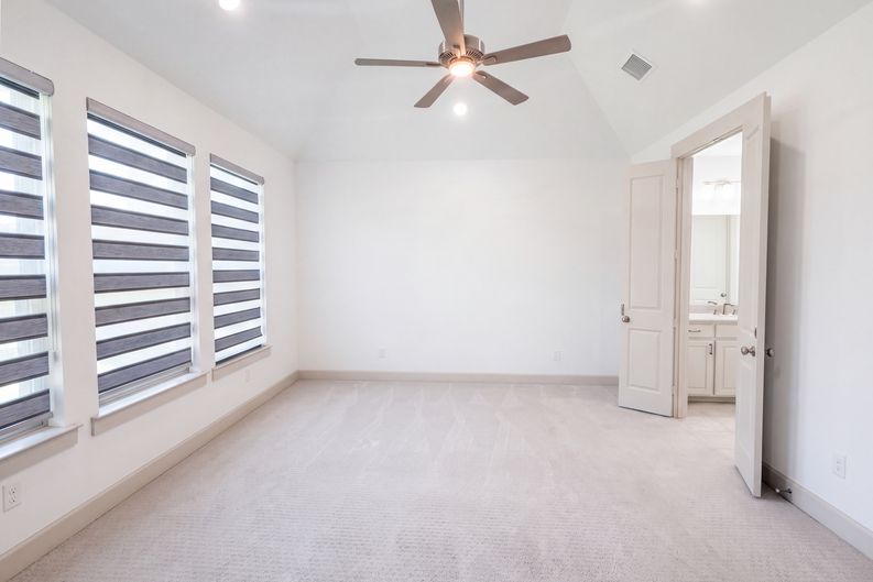 Photo 4 of 28 of 9694 Brackenfield Ln, Frisco, TX