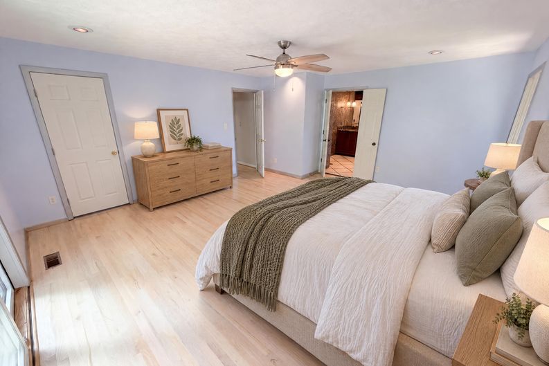 Photo 4 of 44 of 5344 Forest Springs Dr, Atlanta, GA