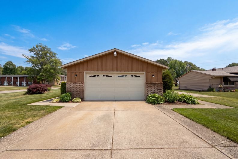 Photo 22 of 25 of 1015 Kingsway Dr, Lorain, OH
