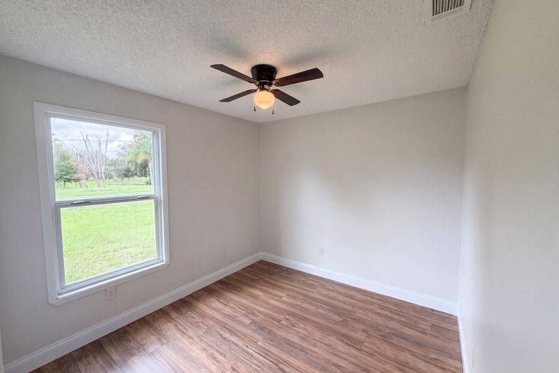 Photo 14 of 20 of 1336 Nadine Dr, Deltona, FL