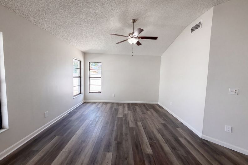 Photo 7 of 17 of 9507 Letterstone Ct, Tampa, FL