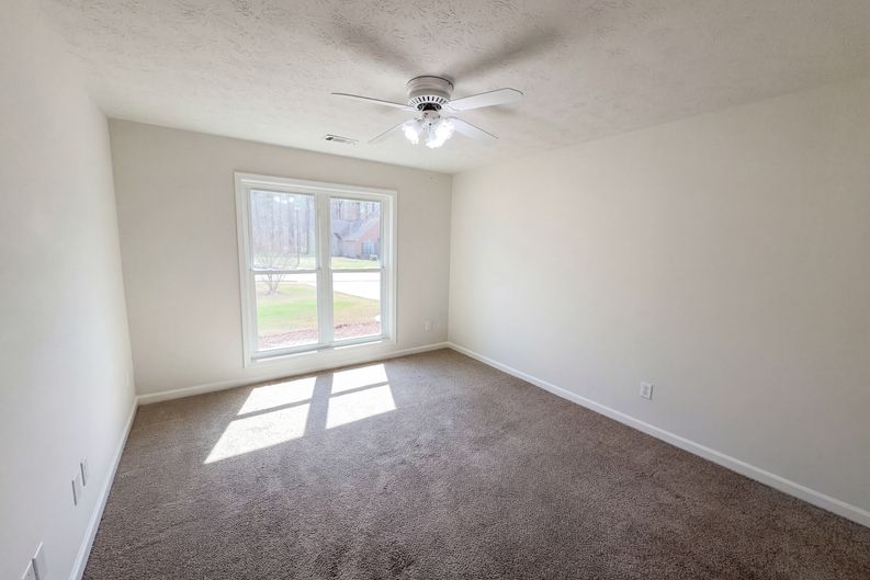 Photo 13 of 19 of 2840 Meridian Dr, Dacula, GA