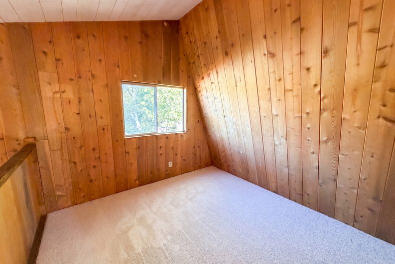 Photo 13 of 20 of 577 Oak Knoll Cir, Green Valley Lake, CA